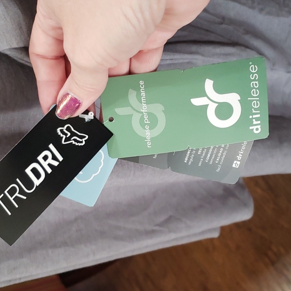 NWT Fox t-shirt - Picture 2 of 3